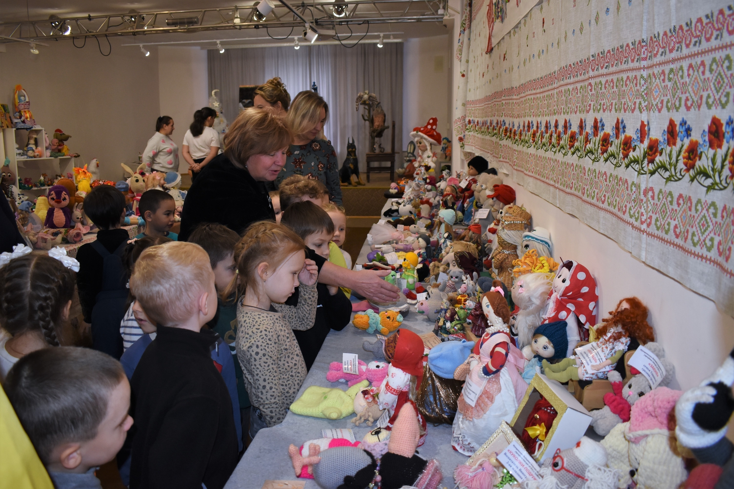 В Кинешме открылась традиционная выставка «Кукольных дел мастера»