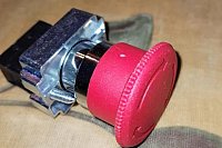 Влагозащищенные кнопки управления: критерии выбора для промышленных объектов