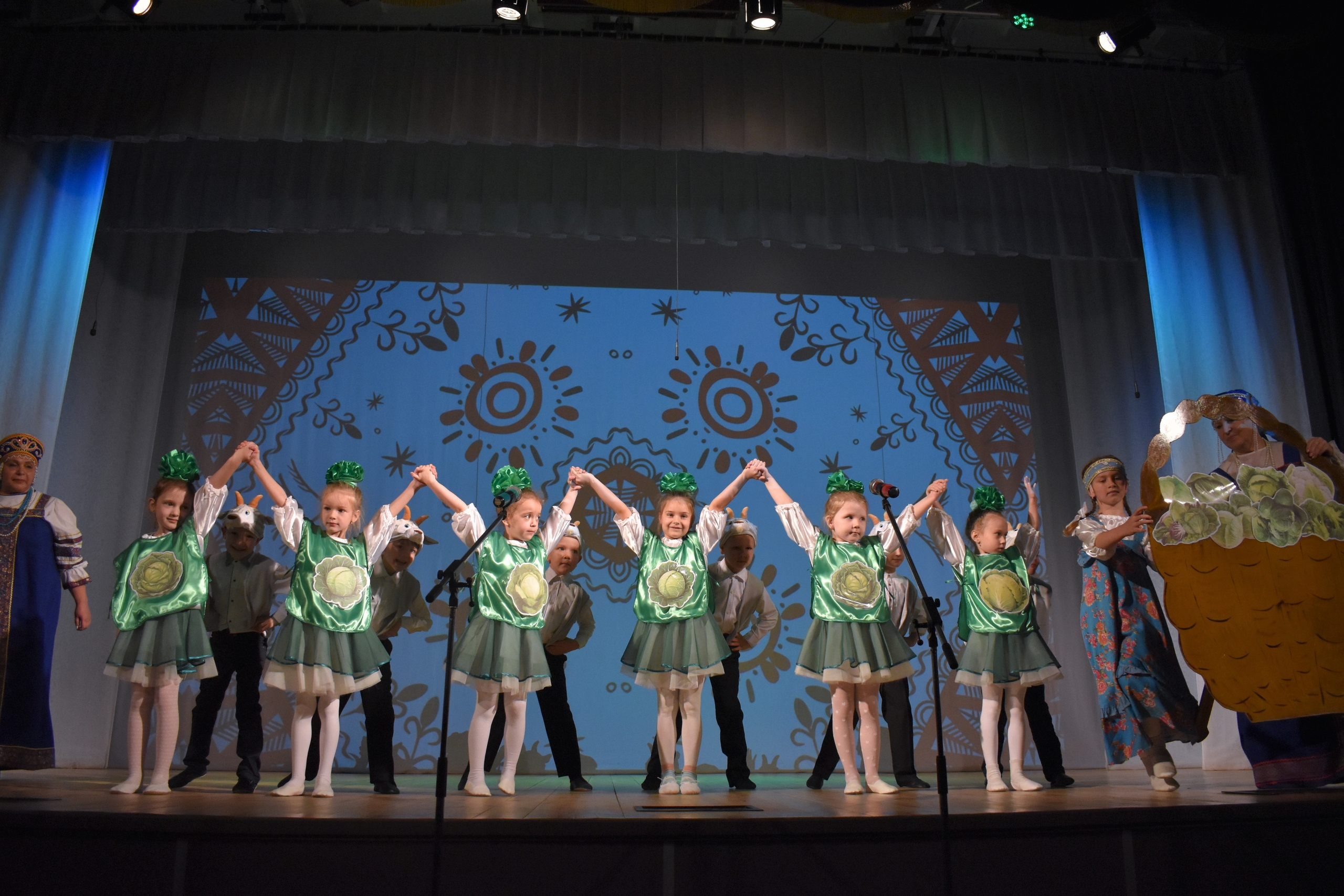 В Кинешме стартовал фестиваль народного творчества «Русский самовар»