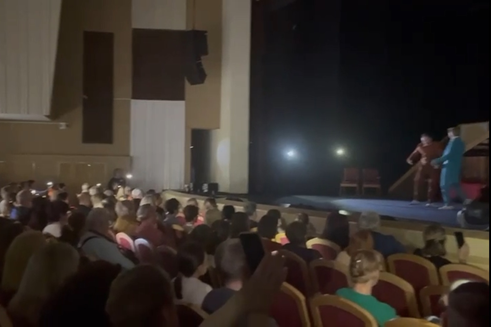 Во время спектакля «Ревизор» в Кинешемском театре внезапно погас свет