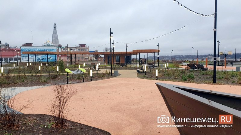 На стрелке у Никольского моста  завершаются работы по благоустройтсву