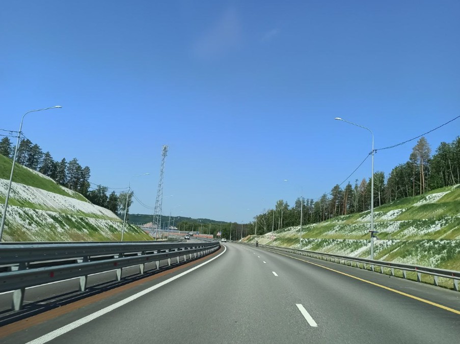 МегаФон первым разместил базовую станцию в полосе отвода федеральной трассы