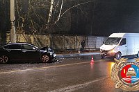 На ул. Спортивной пьяный водитель на «Ниссане» протаранил «Мерседес»