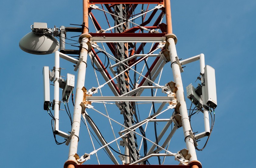 МегаФон получит 1500 базовых станций российского производителя YADRO