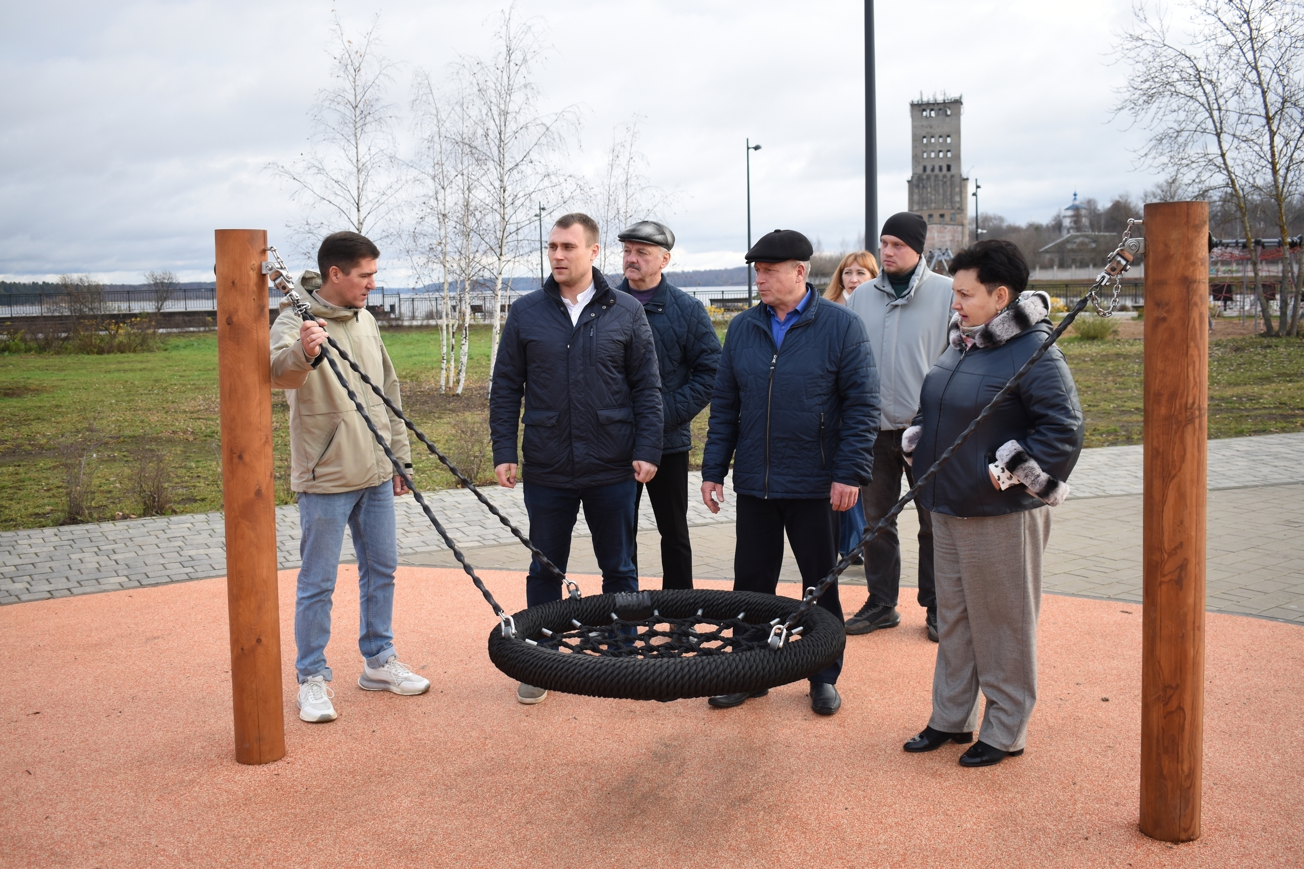 Преобразившаяся территория Стрелки прошла общественную приемку