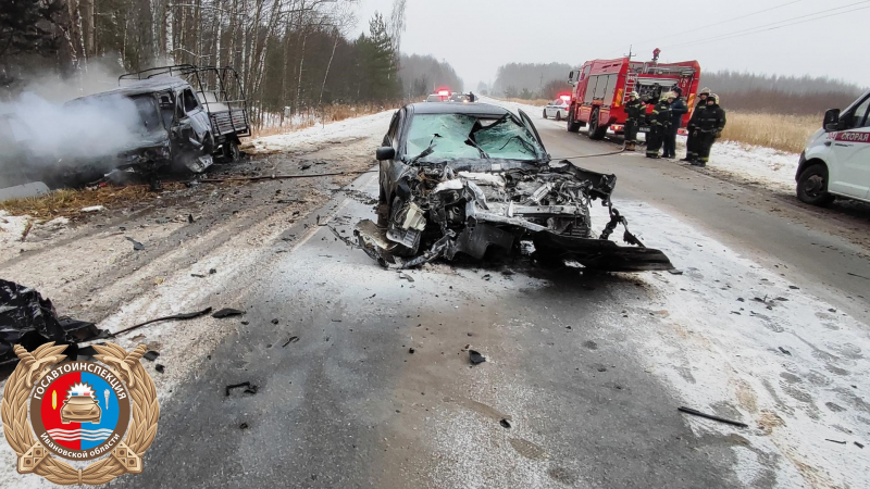 На дороге в Кинешемском районе лоб в лоб столкнулись «Митсубиси» и «УАЗ»