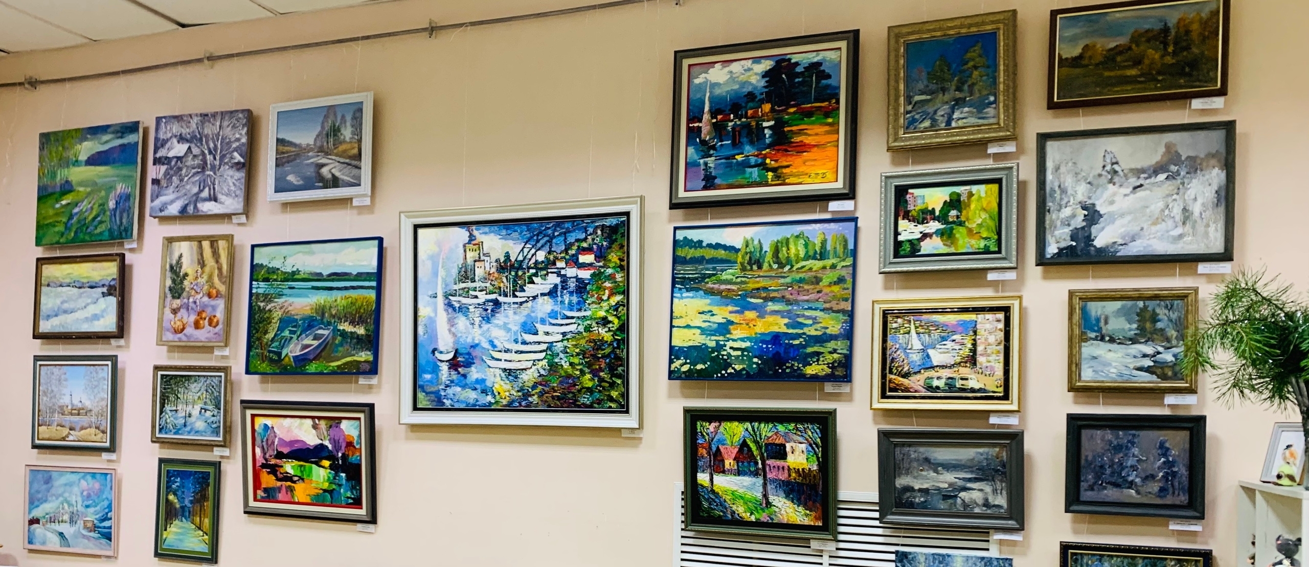 В художественном салоне открылась выставка «Времена года»