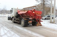 Техника УГХ обрабатывает Кинешму противогололёдным составом