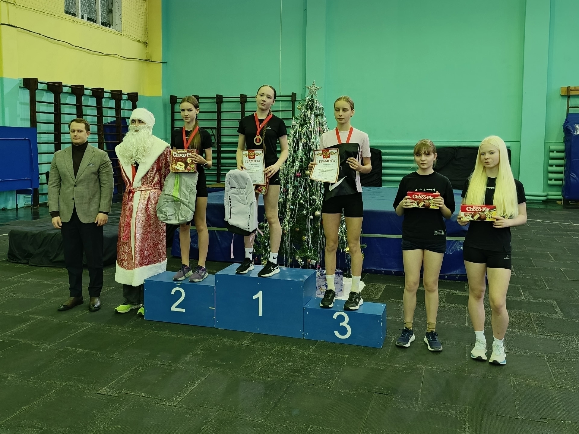 Кинешемские легкоатлеты поборолись за призы Деда Мороза