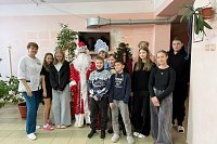 Пациентов детской больницы поздравили с Новым годом