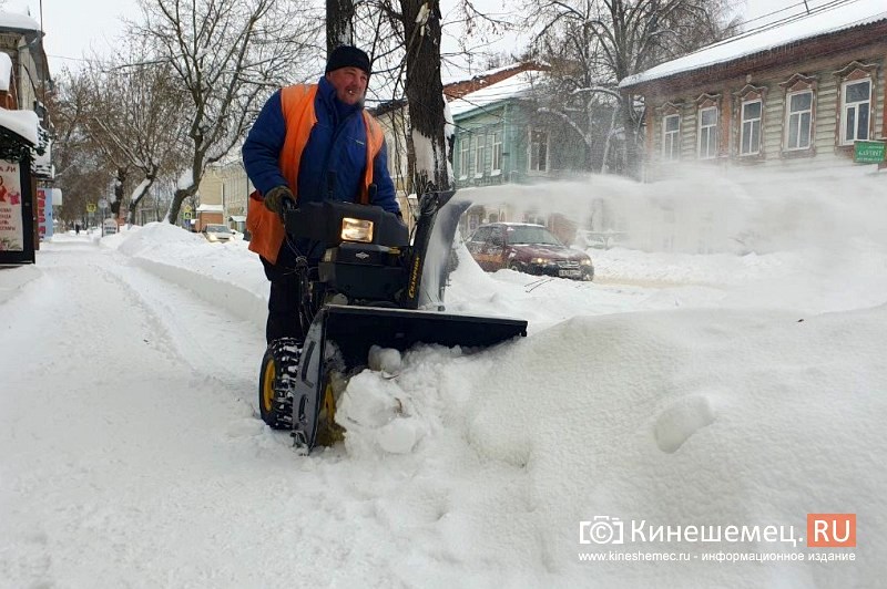 В Кинешме продолжают устранять последствия  снегопадов
