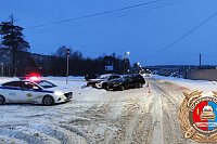 На перекрестке улиц Спортивной и Третьяковской столкнулись Тойота и ВАЗ