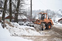 УГХ расчищает и расширяет дороги, тротуары и мосты