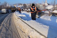 В Кинешме очищают от снега Никольский мост