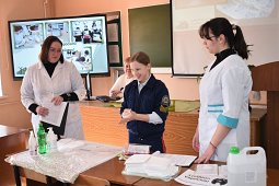 В Кинешемском медколледже проводят мастер-классы по изготовлению сухого душа в зону СВО