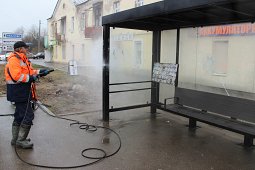 В Кинешме приступили к мойке остановочных павильонов