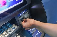 Каждый третий россиянин хочет получать зарплату раз в неделю.