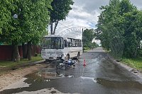 В Наволоках мопедист врезался в автобус