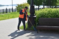 УГХ очищает благоустроенные общественные пространства
