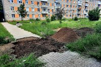 На поликоровском «Арбате» коммунальщики восстанавливают пешеходные дорожки