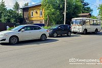 На улице Островского столкнулись сразу три автомобиля