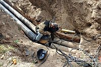 На улице Колхозной ремонтируют водопровод