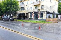 На улице Островского пенсионер на иномарке совершил наезд на препятствие