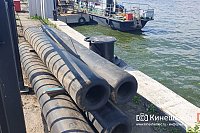 В Кинешме на причальной стенке на Волге меняют отбойники