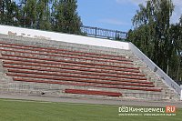 На стадионе «Волжанине» монтируют основание под 1500 новых сидений