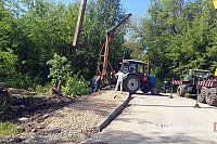 На улице Завокзальной переносят опоры освещения, которые оказались посередине тротуара