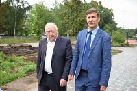 Замгуберантора проверил ход работы по благоустройству сквера на улице Гагарина