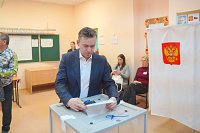 Губернатор Станислав Воскресенский проголосовал на выборах депутатов Госдумы