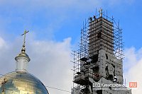 Колокольню Троицко-Успенского собора продолжают освобождать от строительных лесов