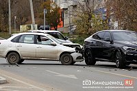 На перекрестке у Кузнецкого моста Lada Granta протаранила BMW X6