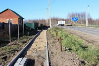 На улице Наволокской строят тротуар