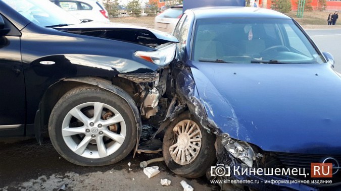 Сразу три автомобиля столкнулись на перекрестке улиц 50-летия Комсомола и Сеченова фото 4