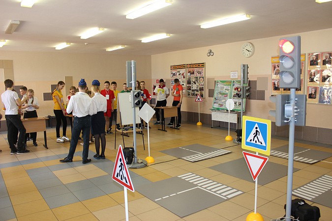 Ивановский сенатор Виктор Смирнов наградил в Кинешме эколят - молодых защитников природы фото 10