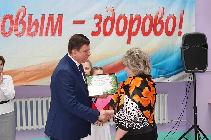 Ивановский сенатор Виктор Смирнов наградил в Кинешме эколят - молодых защитников природы фото 3