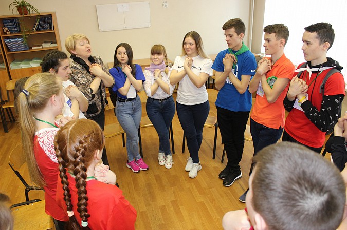 Ивановский сенатор Виктор Смирнов наградил в Кинешме эколят - молодых защитников природы фото 6