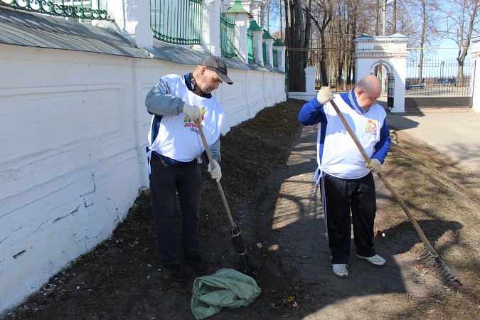 Инвалиды Кинешмы вместе с добровольцами провели субботник фото 5