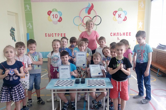 Детсадовцы поучаствовали в шашечном турнире фото 5