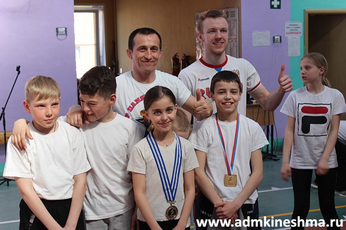 Именитые спортсмены провели для кинешемских школьников зарядку фото 9