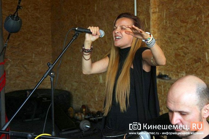 Солистка группы «Маша и Медведи» Мария Макарова спела в Кинешемской епархии фото 7