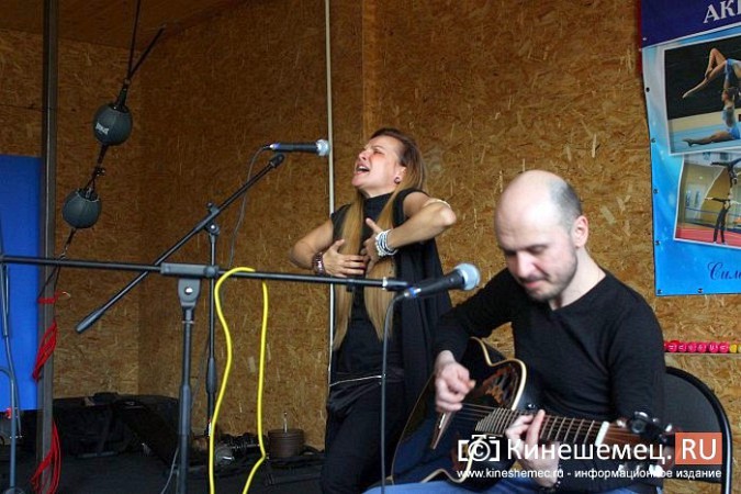 Солистка группы «Маша и Медведи» Мария Макарова спела в Кинешемской епархии фото 3
