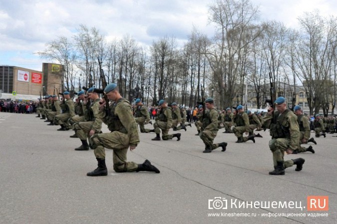 День образования 98-й дивизии десантники отметили ярким  шоу на главной площади Кинешмы фото 38