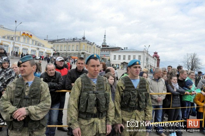 День образования 98-й дивизии десантники отметили ярким  шоу на главной площади Кинешмы фото 11