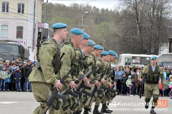 День образования 98-й дивизии десантники отметили ярким  шоу на главной площади Кинешмы фото 25