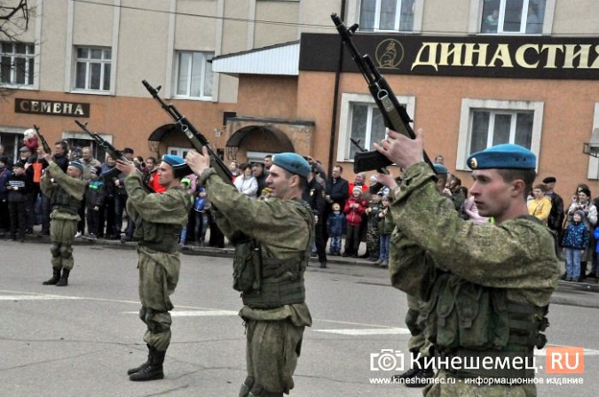 День образования 98-й дивизии десантники отметили ярким  шоу на главной площади Кинешмы фото 36