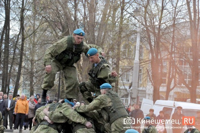 День образования 98-й дивизии десантники отметили ярким  шоу на главной площади Кинешмы фото 34