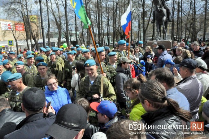 День образования 98-й дивизии десантники отметили ярким  шоу на главной площади Кинешмы фото 41